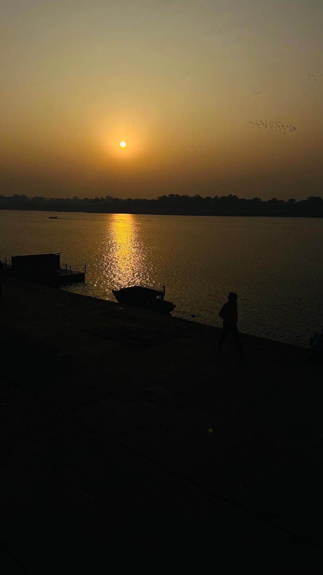 Tandon Lodge On The Ganga Ghat Homestay Varanasi Exterior foto